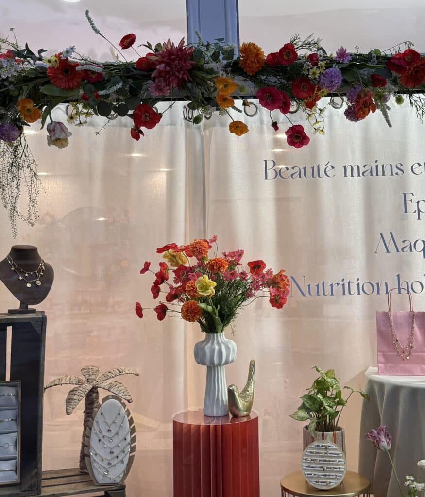 fleurs artificielles, haut de gamme, décoration de vitrine, décoration florale, location, fleuriste Savoie, Haute-Savoie - introduction